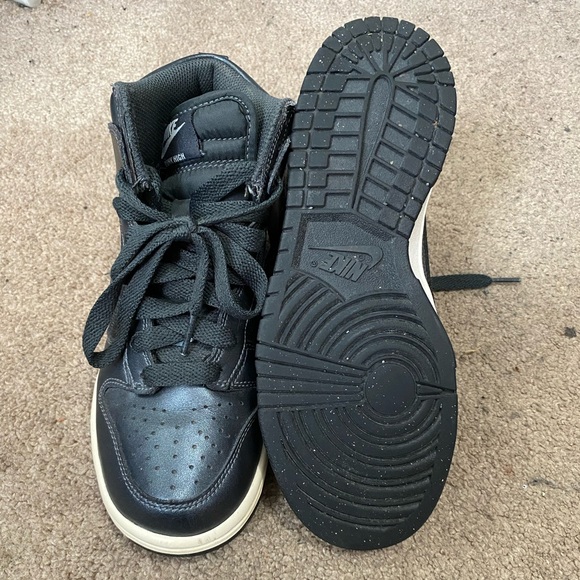 Dark metallic nike high dunks. Size 6 but fits like a 6.5-7 women - Picture 5 of 5